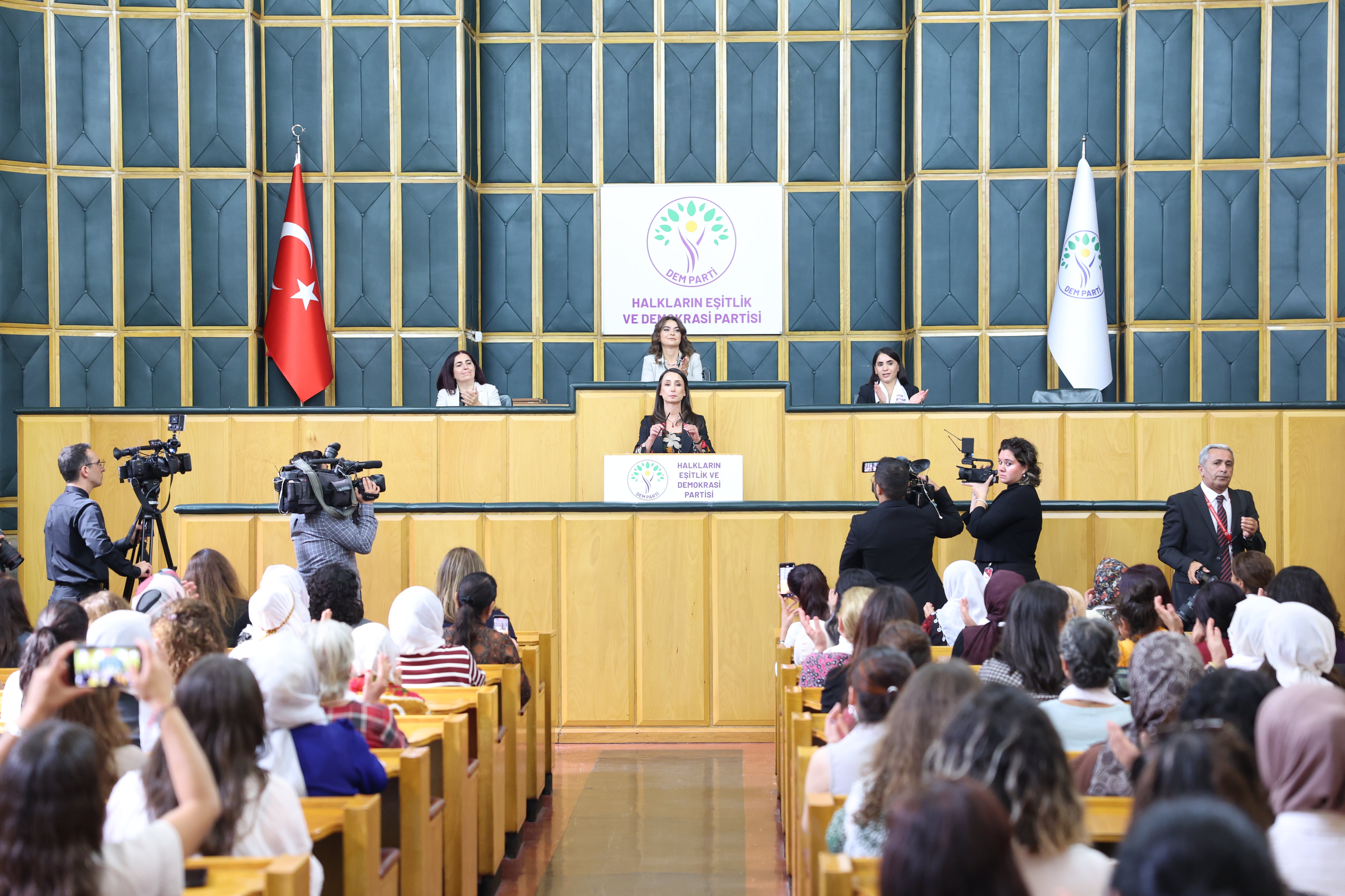 DEM Parti Eş Genel