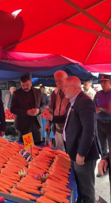 Çorum Belediye Başkanı Aşgın’dan Pazarda Müşteriye ‘Sinek’ Diyen Esnafa Sert Tepki: ‘Burada Esnaflık Yapamaz’
