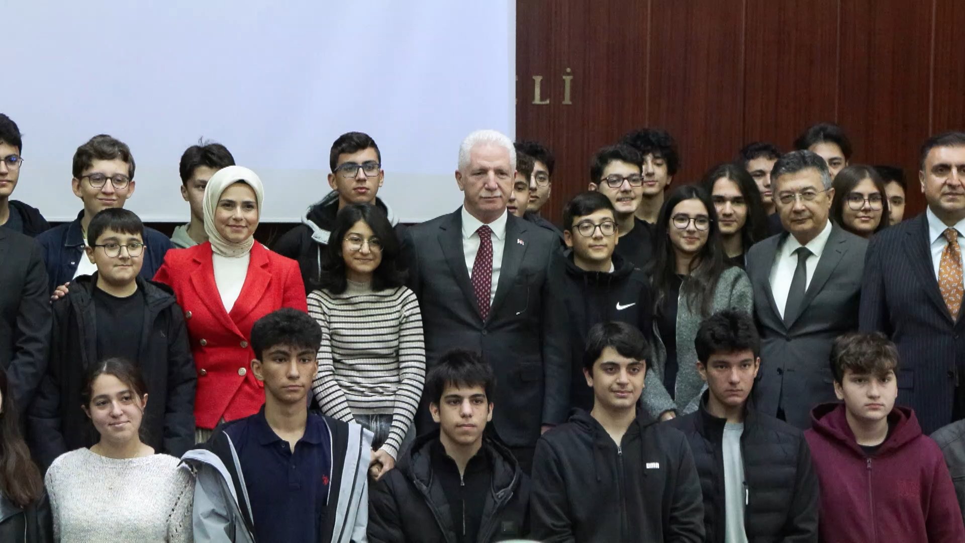 İstanbul Valisi Davut Gül’den Gençlere Müjde: Milli Takım Forması ve Gelişim Akademisi İstanbul Valisi Davut Gül,