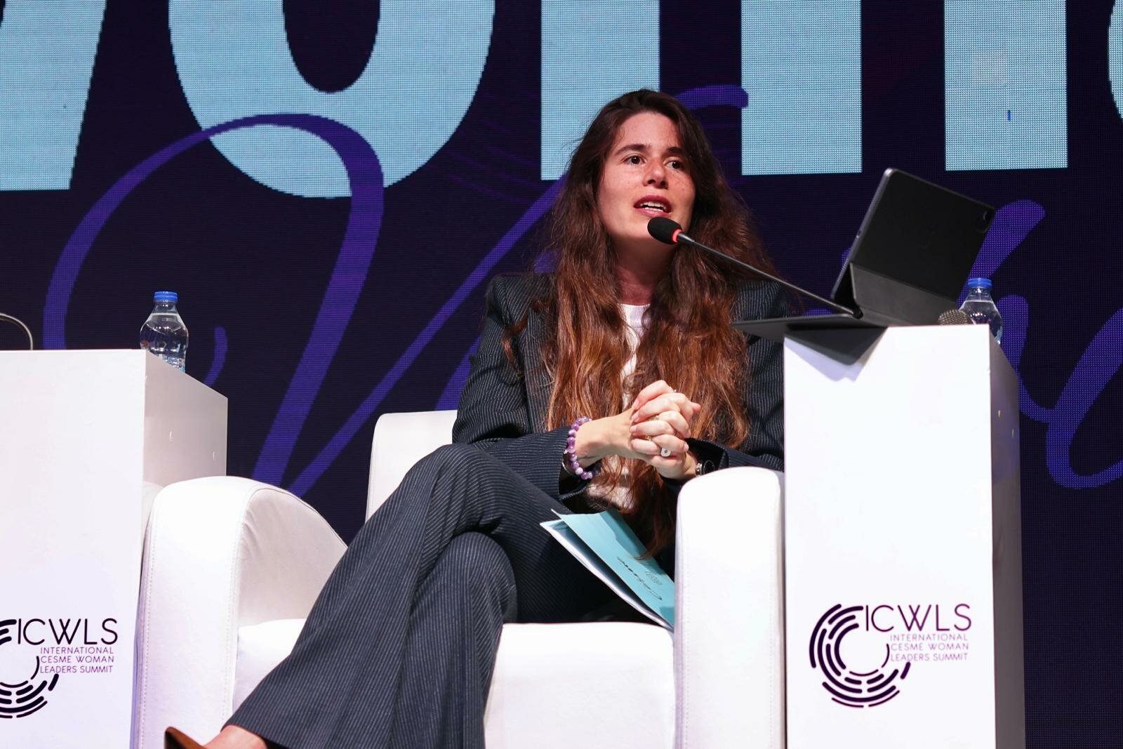 Lal Denizli’den Güçlü Mesaj: ‘Kadın Gibi Kadın Şehrini ve Ülkesini Yönetiyor’ Denileceği Günler Geliyor Çeşme Belediye Başkanı Lal