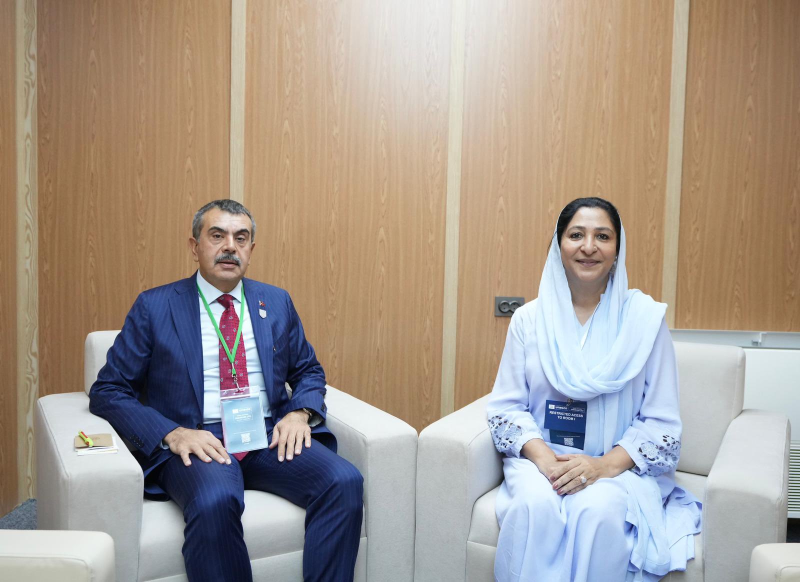 Bakan Tekin, Pakistanlı Mevkidaşı Qamar ile Eğitim İş Birliğini Görüştü