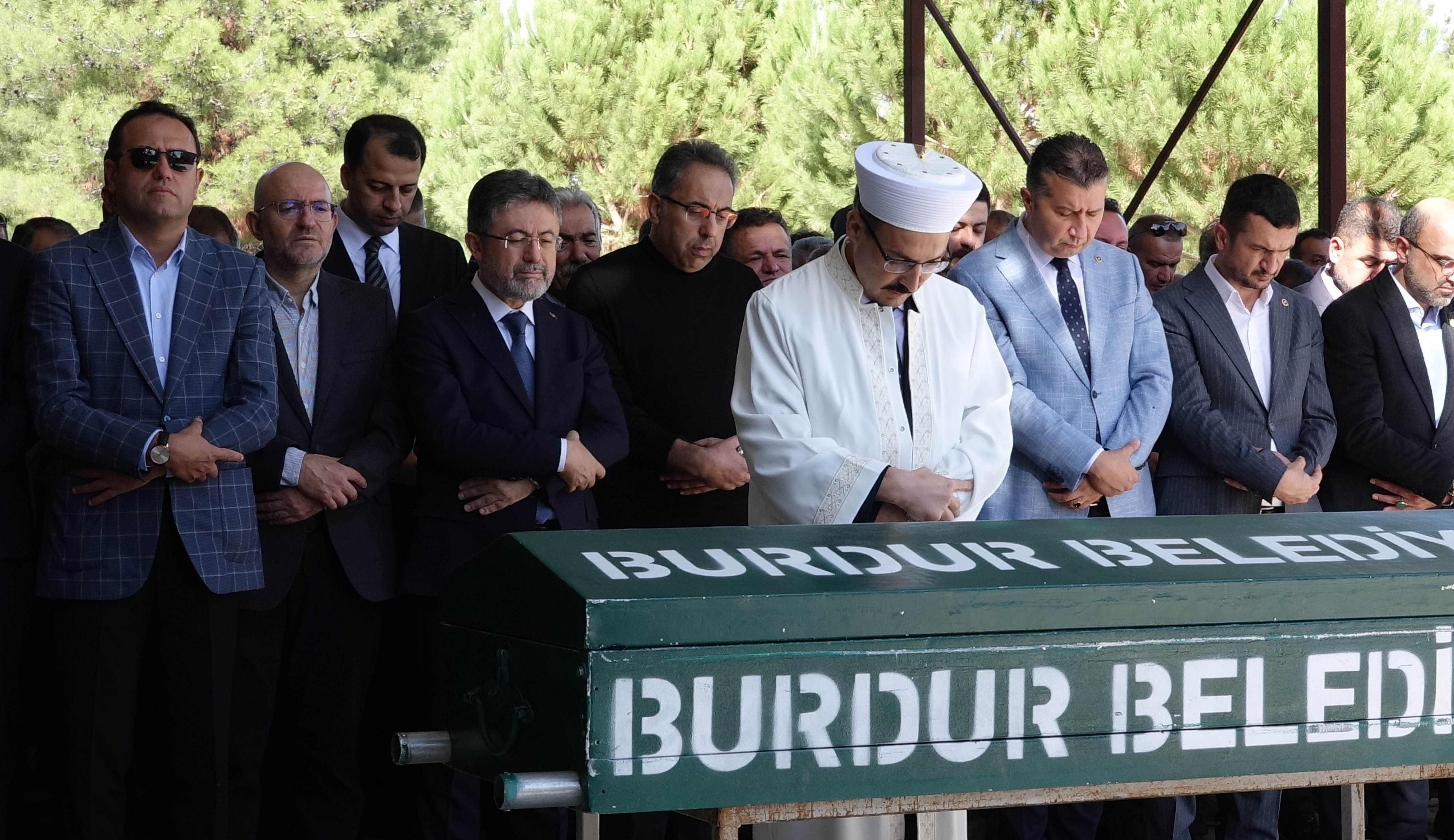 Tarım ve Orman Bakanı Yumaklı, Bakan Yardımcısı Gümen’in Annesinin Cenazesine Katıldı Tarım ve Orman Bakanı