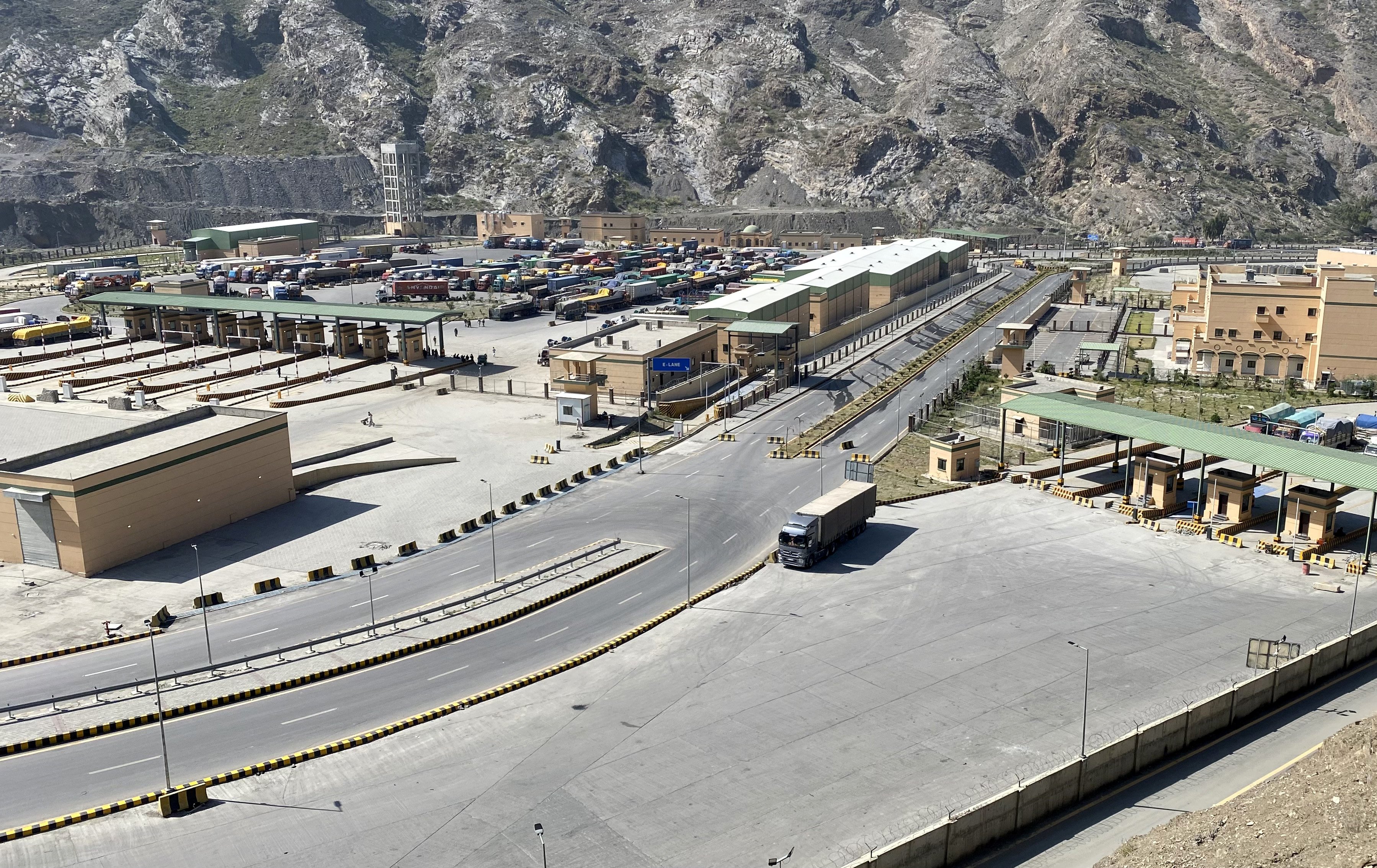 Pakistan ve Afganistan arasında