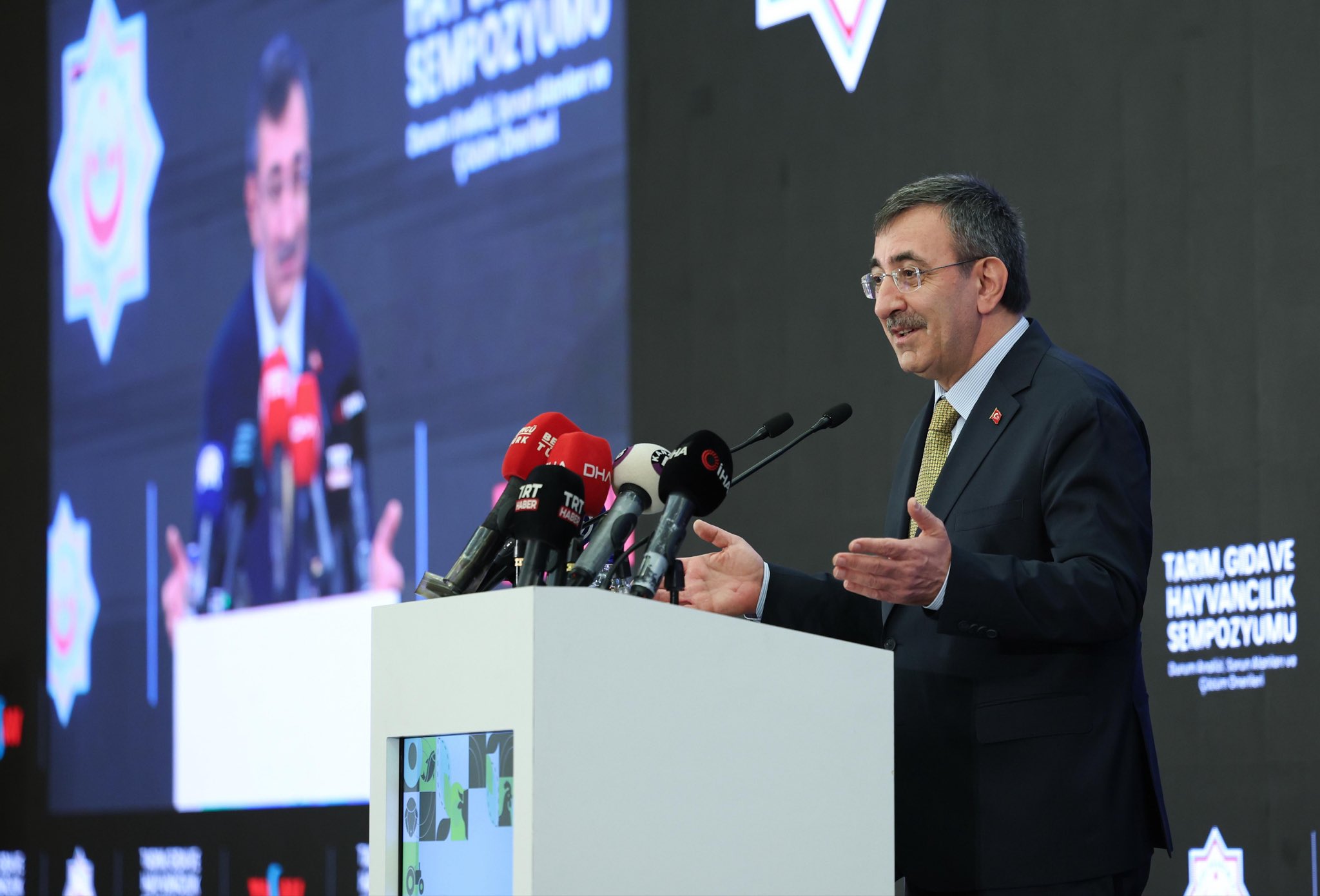 Cumhurbaşkanı Yardımcısı Cevdet Yılmaz,