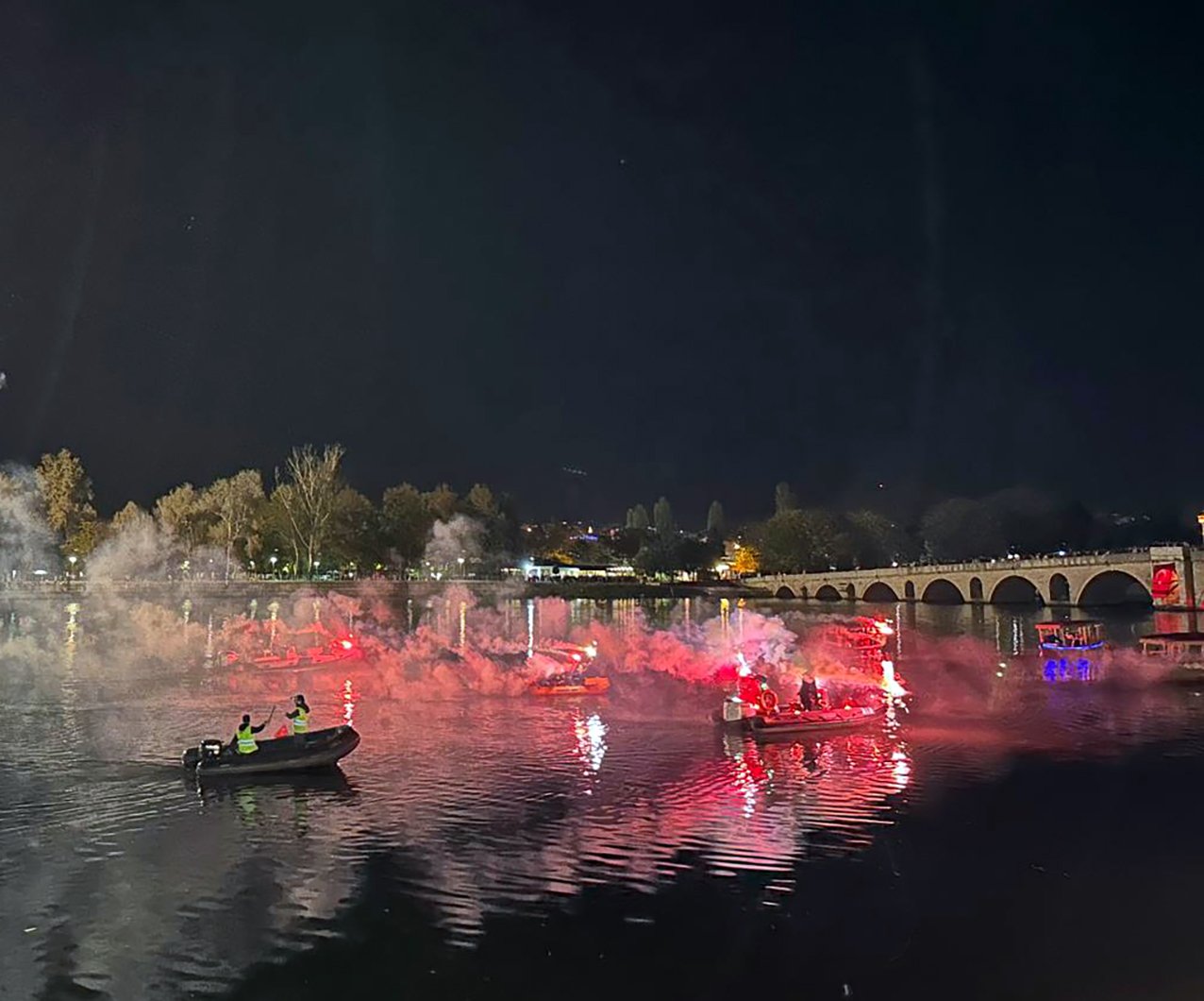 Edirne’de Tarihi Buluşma: Meriç Nehri’nde İlk Kez Kayıklarla Fener Alayı