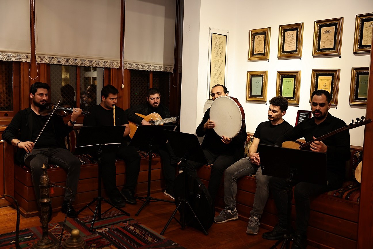 Bağcılar Belediyesi Personelinden Özel Müzik Grubu: Beyefendiler