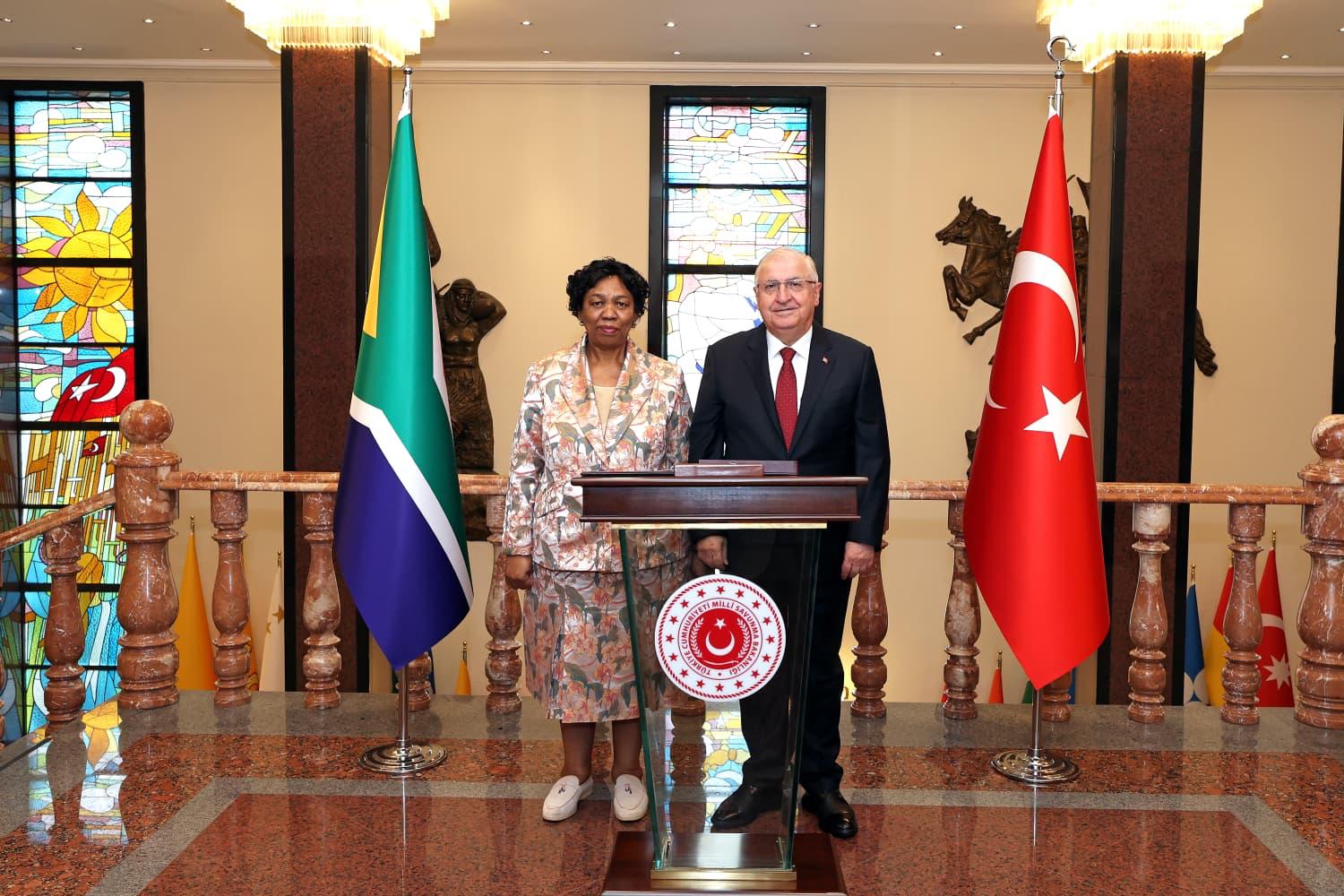 Milli Savunma Bakanı Yaşar