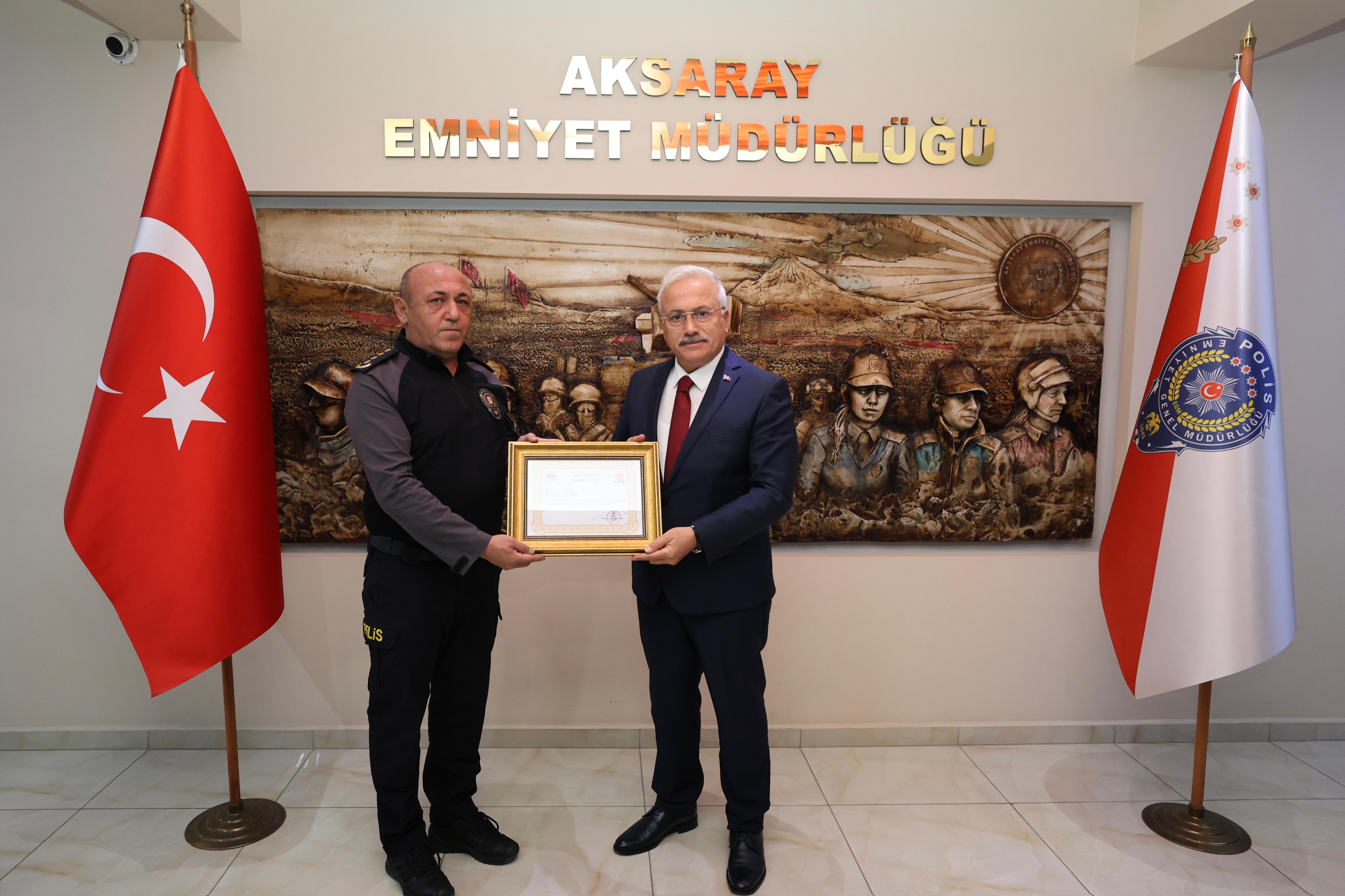 Valiyi Arayacağım Diyen Alkollü Sürücüye İşlem Yapan Polislere Vali’den Başarı Belgesi