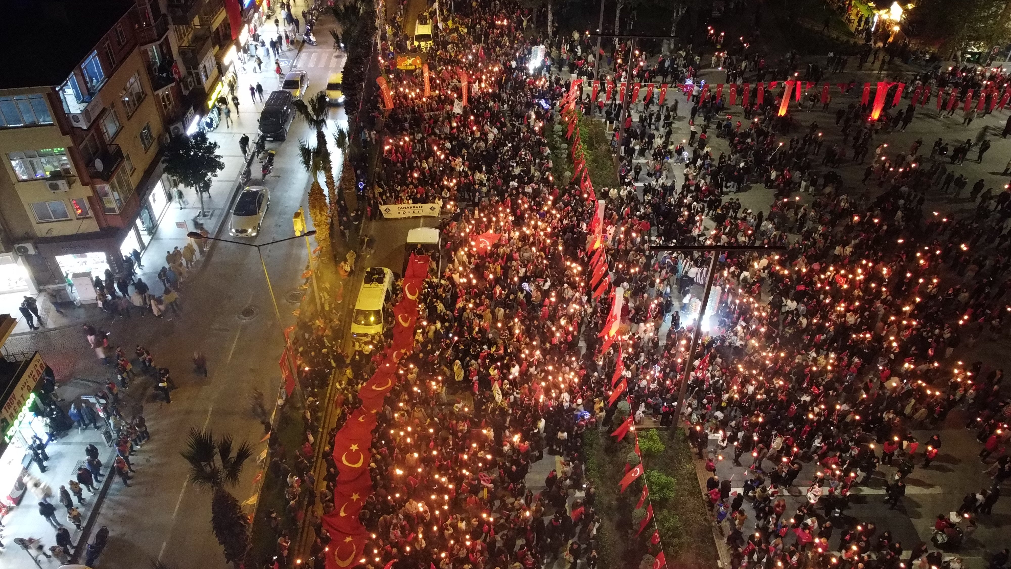 Çanakkale’de Cumhuriyet Coşkusu: Binlerce Vatandaş Fener Alayında Buluştu