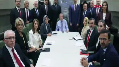 Cumhurbaşkanı Erdoğan Mısır Dönüşü Uçakta Gazetecilerle Önemli Görüşmeler Gerçekleştirdi