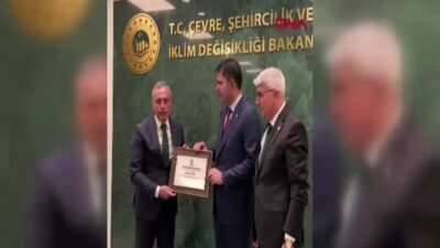Bakan Kurum’a Osmaniye’den Fahri Hemşehrilik Beratı: ‘Bu Beratı Tüm Depremzedeler Adına Alıyorum’