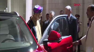 Cumhurbaşkanı Erdoğan’dan Umman Sultanı’na Prestijli TOGG Hediye Etme Anları