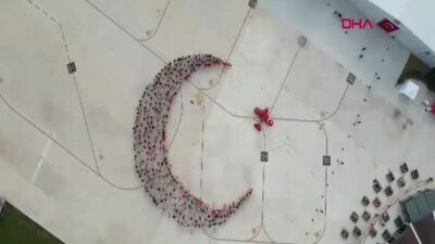 Sivrihisar’da Cumhuriyet Coşkusu: Yüzlerce Kişi Hilal, Akrobasi Uçağı Yıldız Oldu