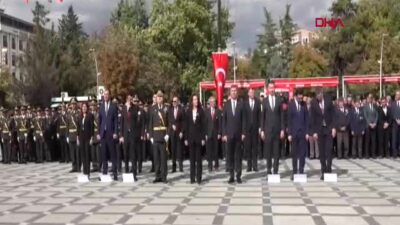 Burdur’da Cumhuriyet’in 102’nci Yılı Coşkuyla Kutlandı: Siyasetin Tüm Renkleri Atatürk Anıtı’nda Buluştu