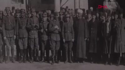 Sivas’ta Cumhuriyet’in İlanı Sonrası Dua Anı! 102 Yıllık Tarihi Fotoğraflar Gün Yüzüne Çıktı