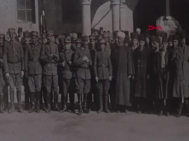 Sivas’ta Cumhuriyet’in İlanı Sonrası Dua Anı! 102 Yıllık Tarihi Fotoğraflar Gün Yüzüne Çıktı Sivas'ta Cumhuriyet'in ilanından hemen