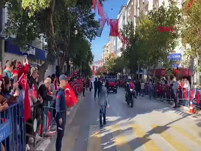 Manisa’da Komando Gösterisiyle Coşkulu Cumhuriyet Bayramı Kutlaması Manisa'da 29 Ekim Cumhuriyet
