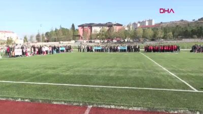 Sındırgı’da Deprem Sonrası Cumhuriyet Coşkusu: Vatandaşlar ve Öğrenciler Bayrama Sahip Çıktı