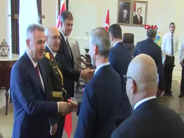 İzmir’de Cumhuriyet’in 102’nci Yılında Büyük Coşku! Vali Elban’dan Anlamlı Konuşma İzmir'de Cumhuriyet'in 102'nci yıl