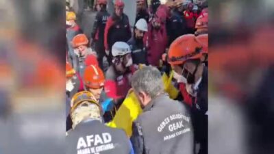 Kocaeli Gebze’de Bina Çöktü: 2 Ölü, 1 Yaralı, 2 Kişi Enkaz Altında!