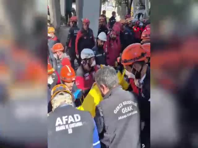 Kocaeli Gebze’de Bina Çöktü: 2 Ölü, 1 Yaralı, 2 Kişi Enkaz Altında! Kocaeli Gebze'de meydana gelen