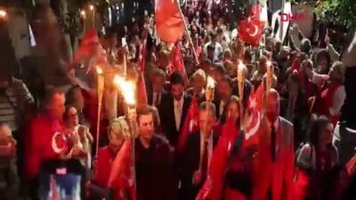 Bodrum’da 29 Ekim Coşkusu: Binlerce Kişi Fener Alayı ile Cumhuriyet Bayramı’nı Kutladı