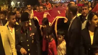 Şırnak’ta Cumhuriyet Coşkusu: 300 Metrelik Dev Bayrakla Tarihi Yürüyüş