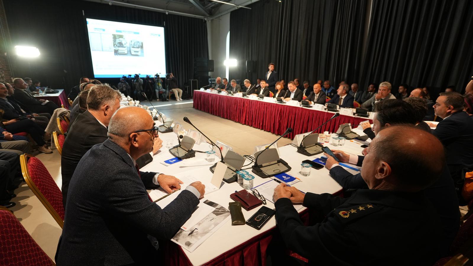 İstanbul’da Özel Günlerde Metrobüs Güzergahı Değişiyor: Fatih Sultan Mehmet Köprüsü Kullanılacak