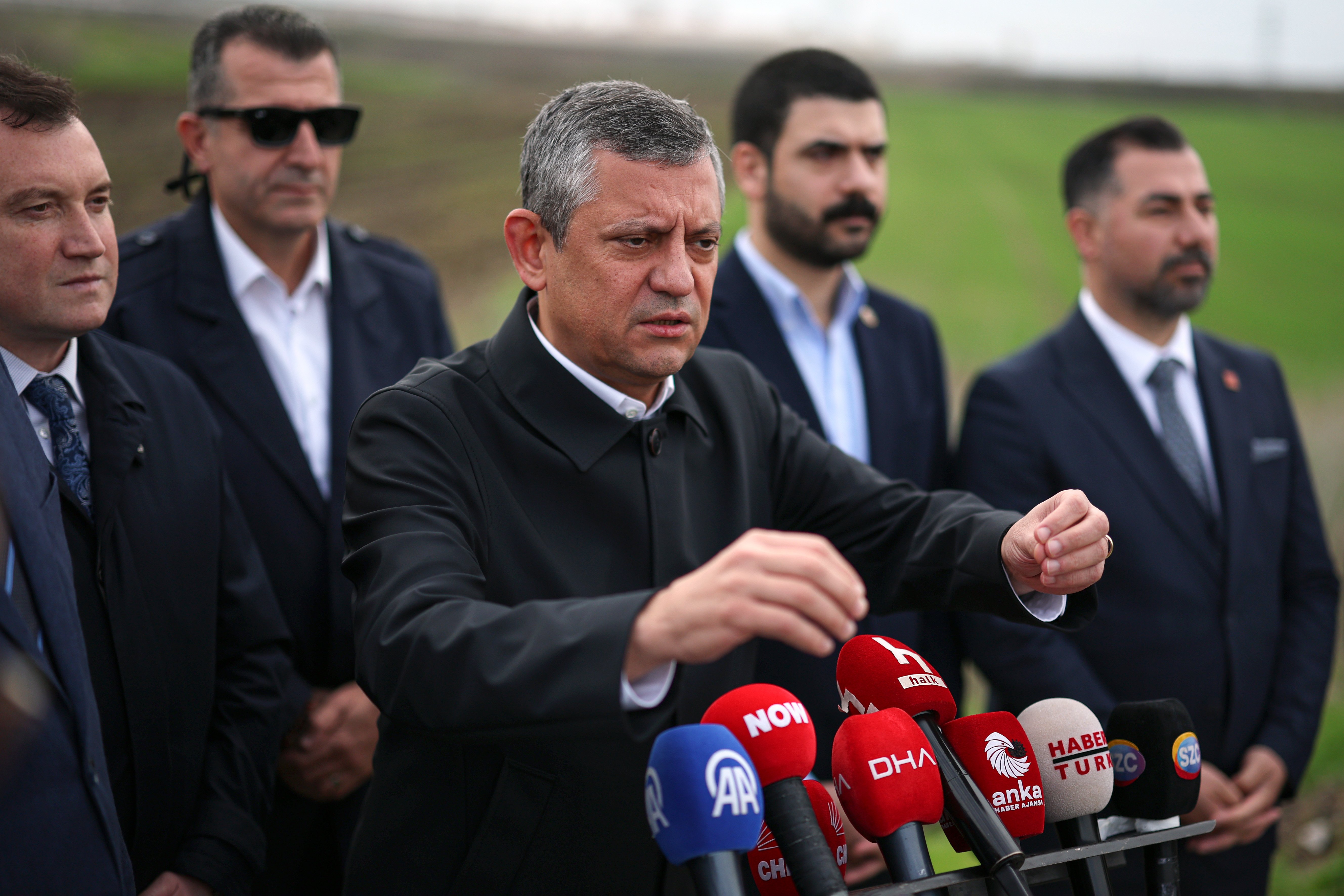 Özgür Özel’den Sert Çıkış: ‘Derenin Derinliğini MHP’ye Ölçtürecek, AK Parti Konfor Alanından Çıktık’