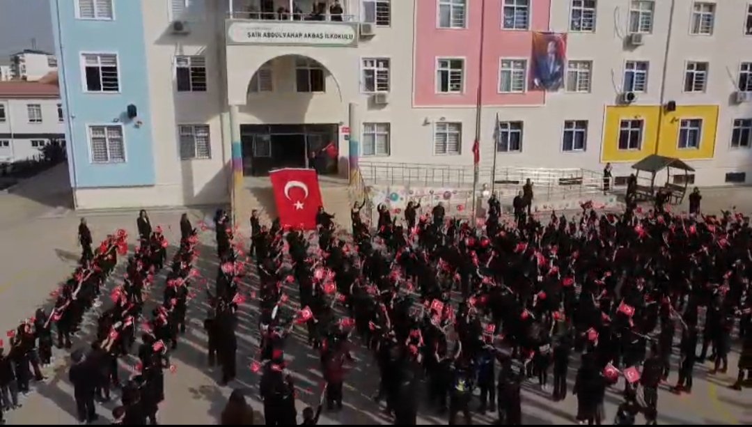 Batman’da 563 İlkokul Öğrencisinden Duygulandıran Atatürk Koreografisi