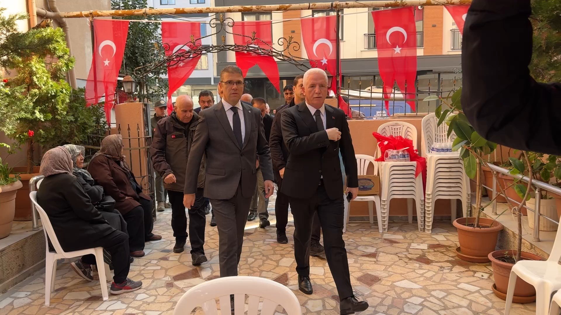 İstanbul Valisi Davut Gül, Şehit Pilot Hasan Bahar’ın Ailesine Başsağlığı Ziyaretinde Bulundu