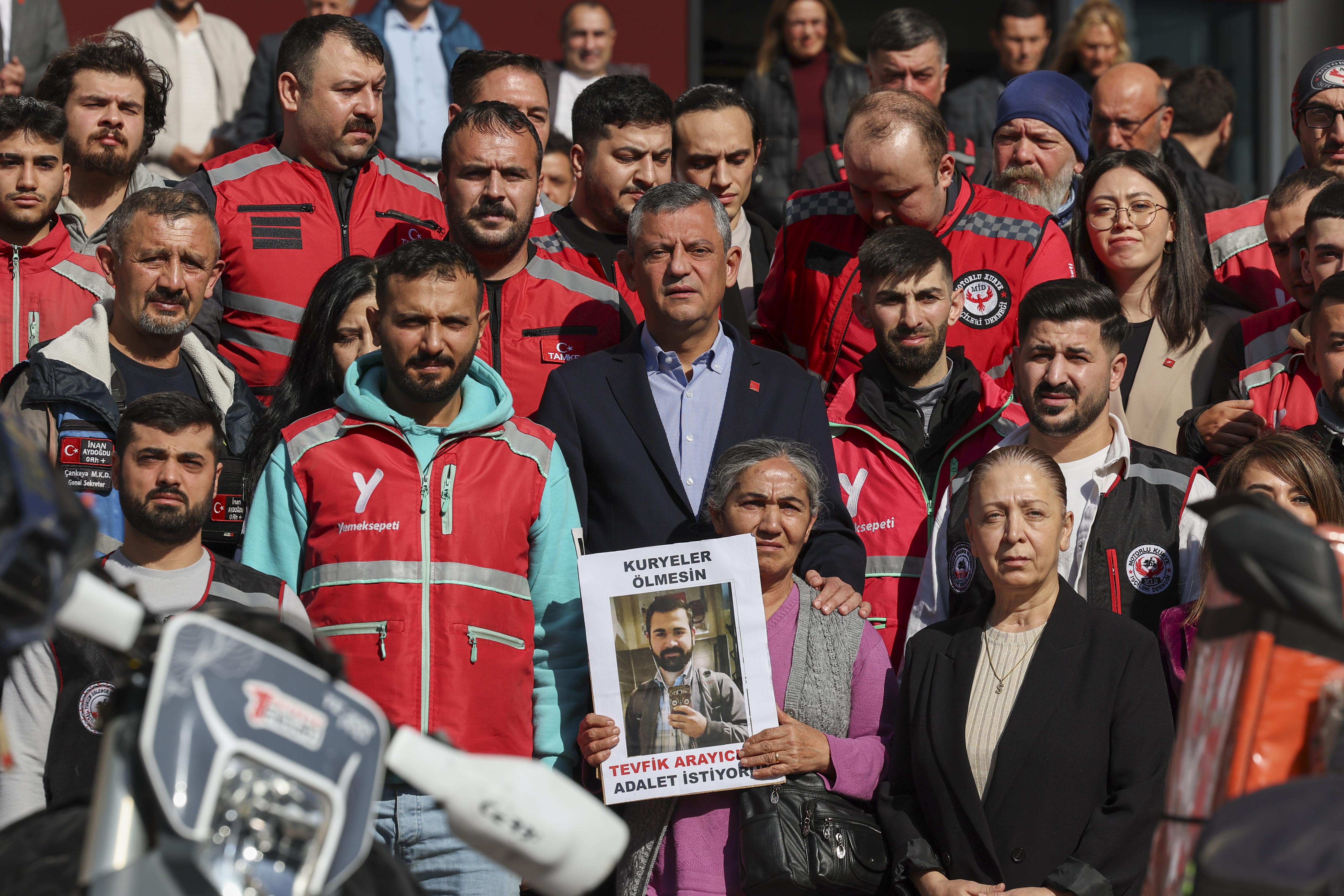 Özgür Özel’den Motokurye Krizi İçin Meclis Hamlesi: ‘Sömürünün Dijitalleşmesine Savaş Açmalıyız’
