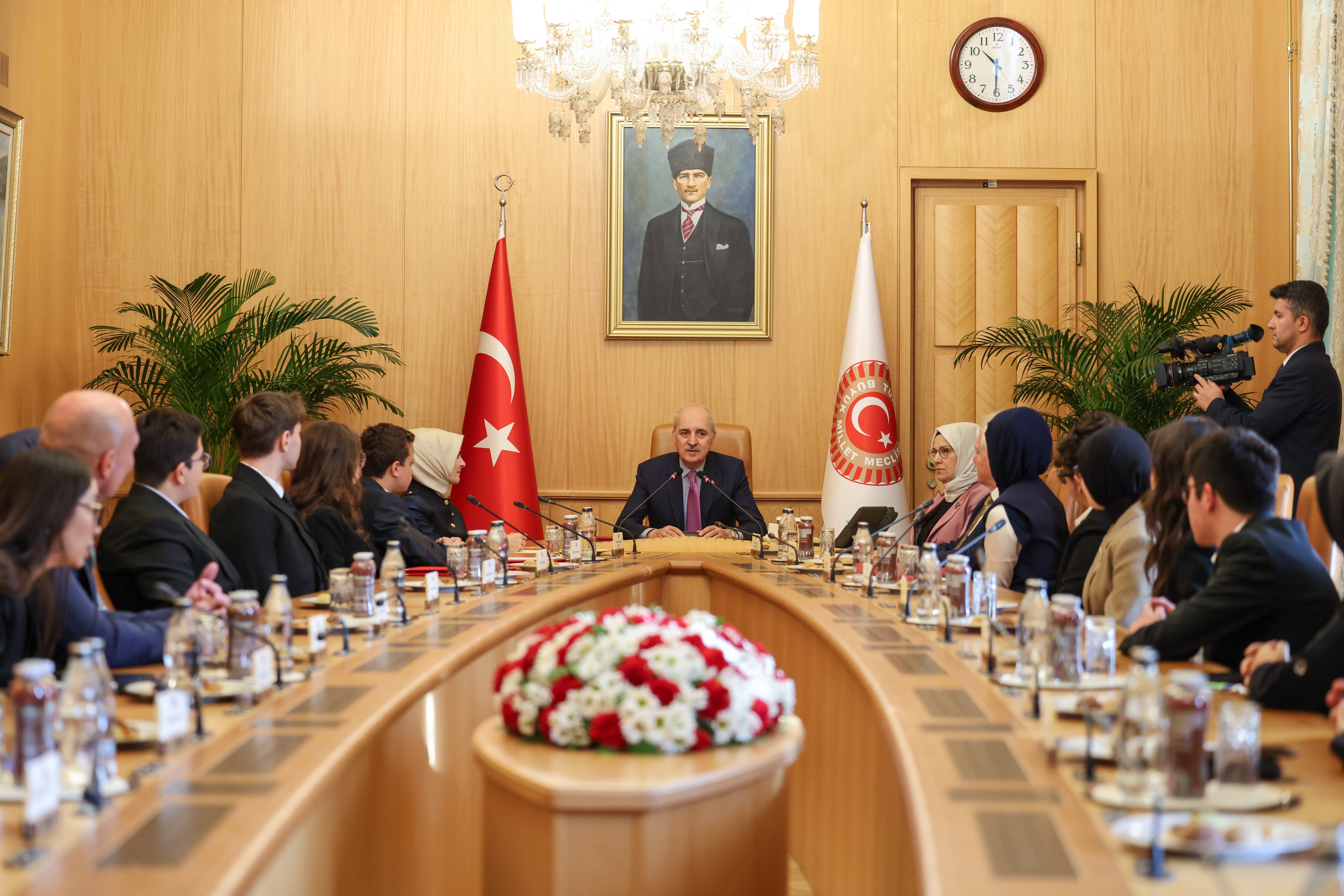 Kurtulmuş’tan Çarpıcı Tespit: ‘Dünyanın En Büyük Yoksulluğu Adalet Yoksulluğudur’