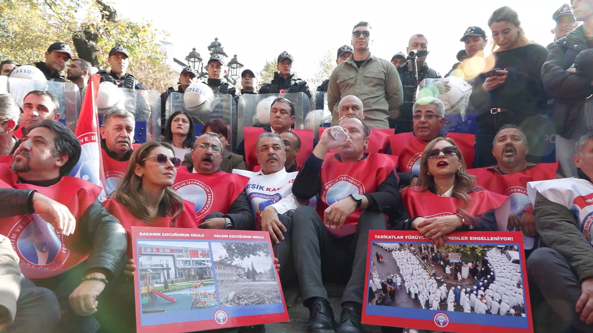 Eğitim-İş’ten MEB Önünde Sert Protesto: ‘Bütçe Tüm Yurttaşları İlgilendiriyor’