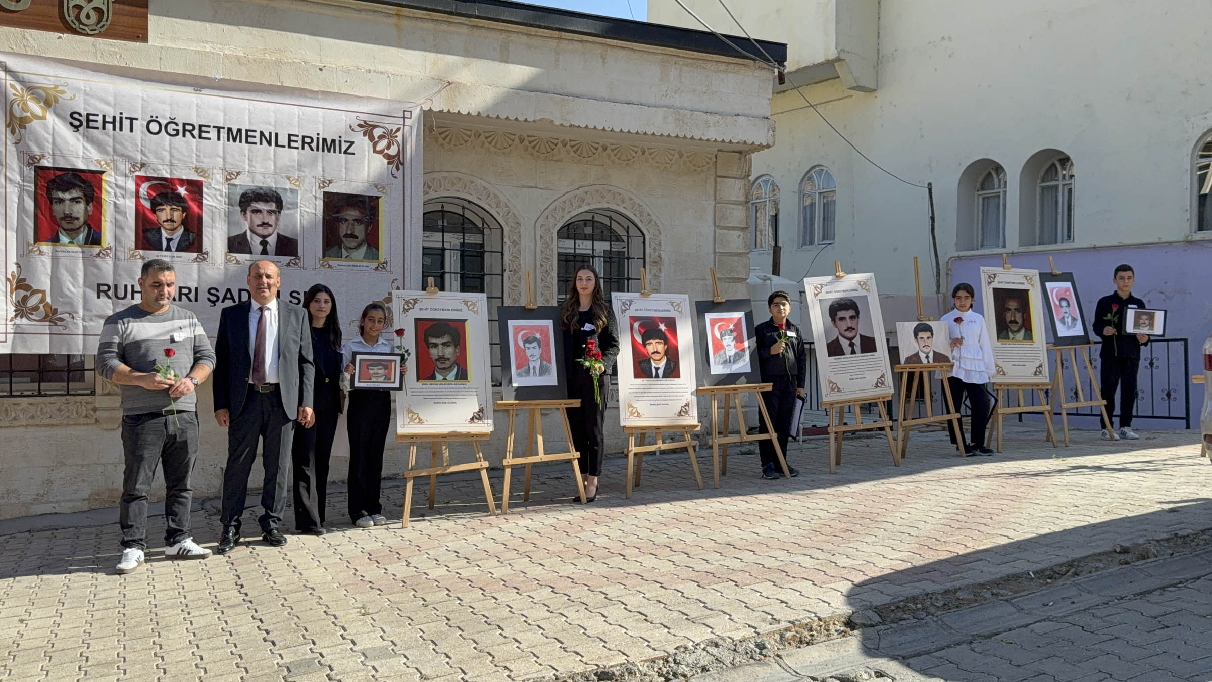 Mardin’de Şehit Öğretmenler 31 Yıl Sonra Gözyaşlarıyla Anıldı