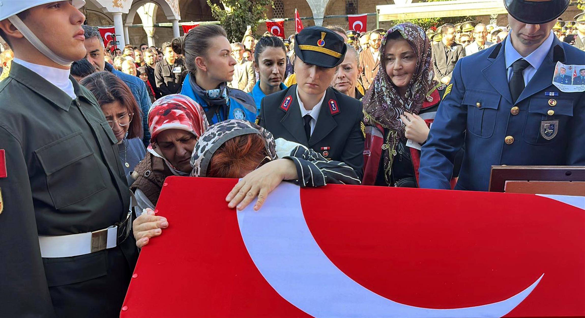 Şehit Astsubay Berkay Karaca’nın Annesinden Yürek Burkan Sözler: ‘Gurbet Kuşum Uçtu Gitti’