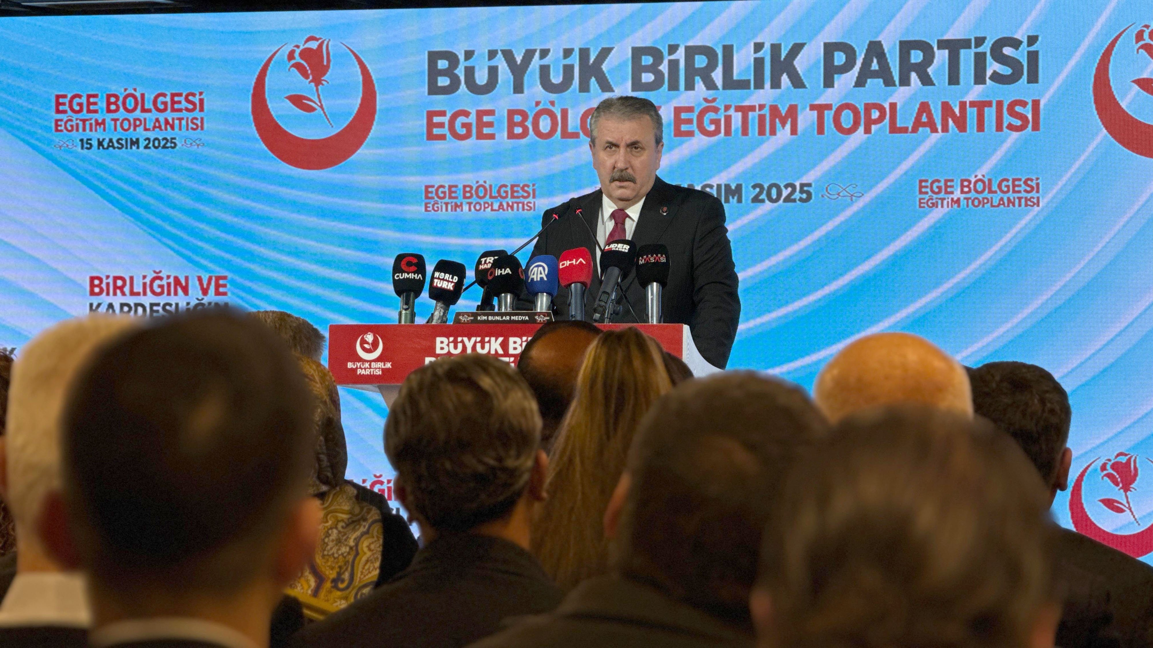 Destici’den Tarihi Çağrı: KKTC’nin Adı Kıbrıs Türk Cumhuriyeti Olarak Yenilenmeli!