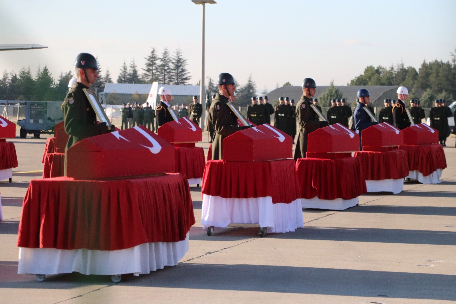 Gürcistan’da Düşen Askeri Uçakta Şehit Olan 17 Asker Memleketlerine Uğurlandı