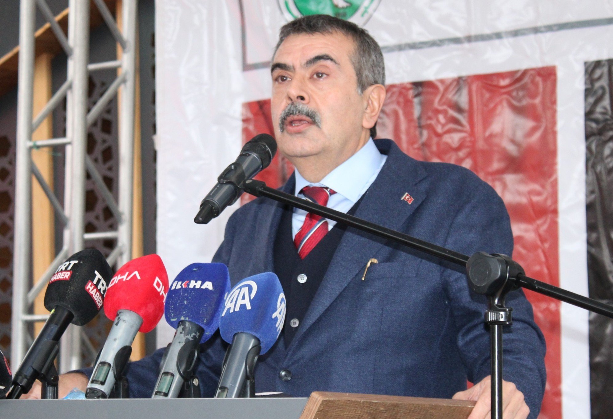 Bakan Tekin’den Çarpıcı Açıklama: Cumhurbaşkanımız Kimsenin Cesaret Edemediği Yasakları Kaldırdı