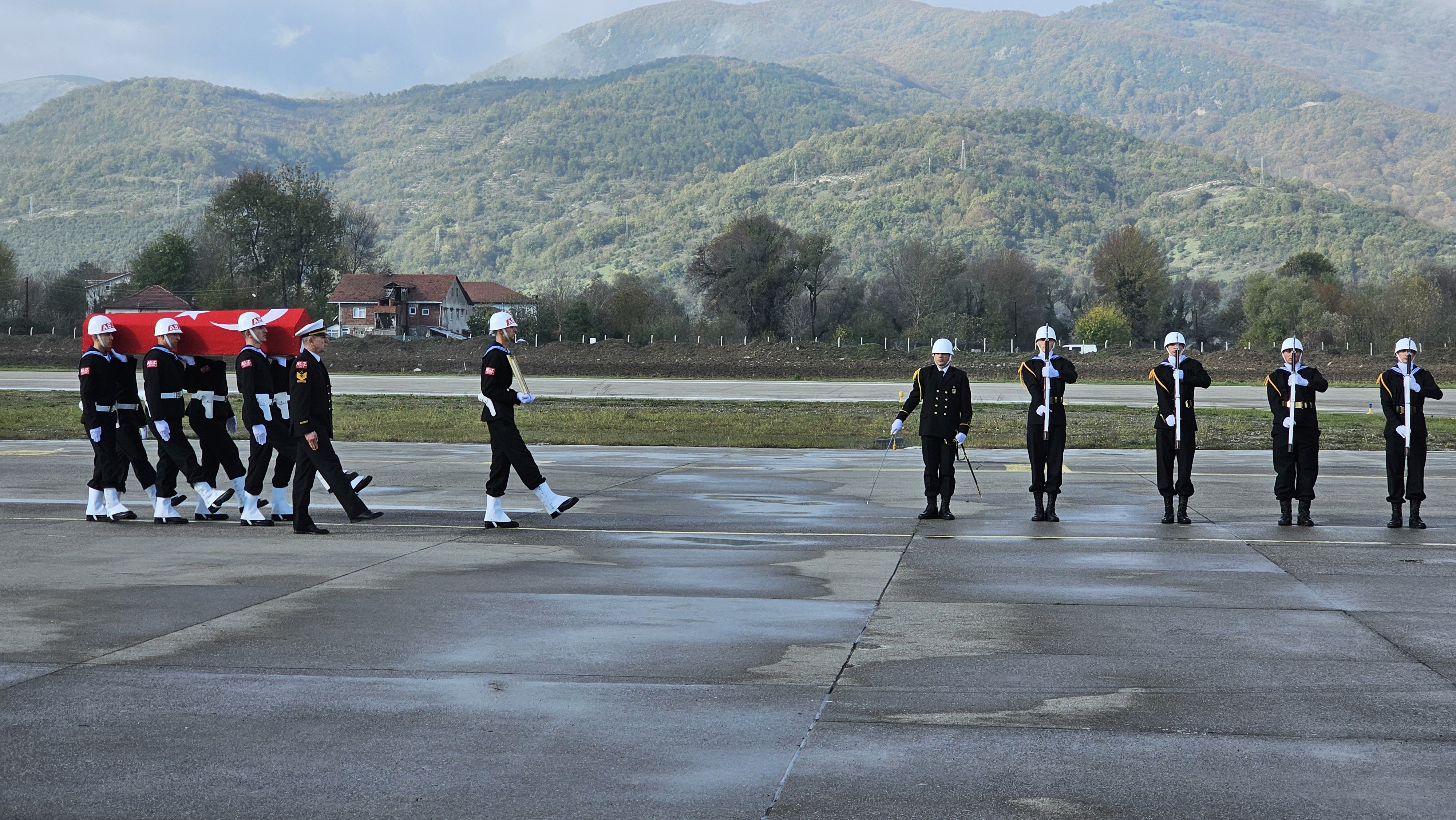 Gürcistan’da Şehit Düşen Astsubay Nuri Özcan’ın Cenazesi Karabük’te Gözyaşlarıyla Karşılandı