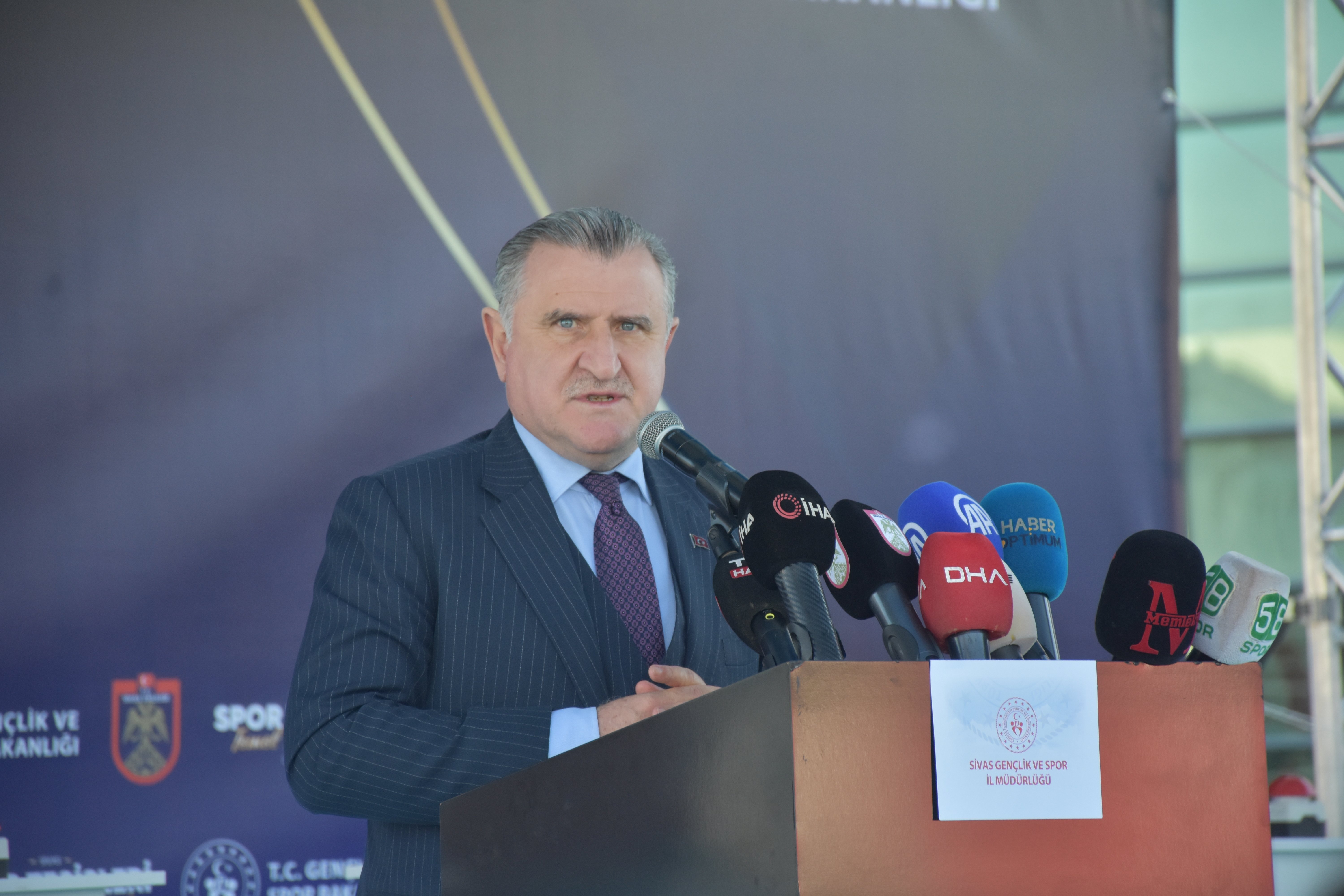 Gençlik ve Spor Bakanı Osman