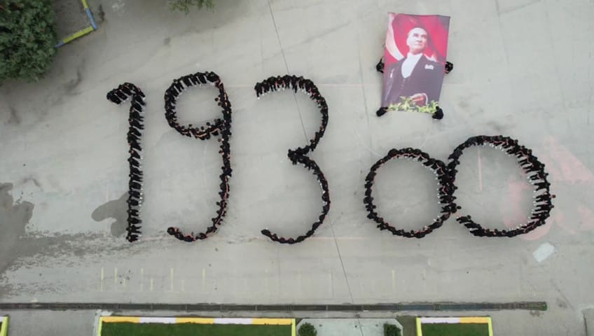 Amasya’da 300 Öğrenciden Muhteşem 10 Kasım Koreografisi