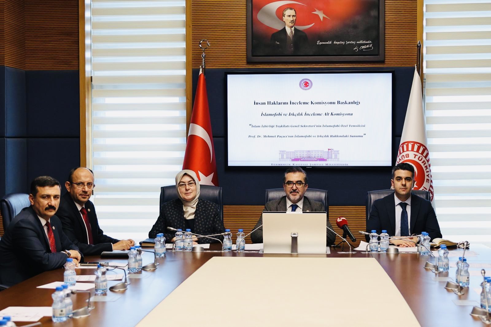 Büyükelçi Paçacı’dan Çarpıcı Açıklama: Batı’da İslamofobi Yüzde 43 Arttı!