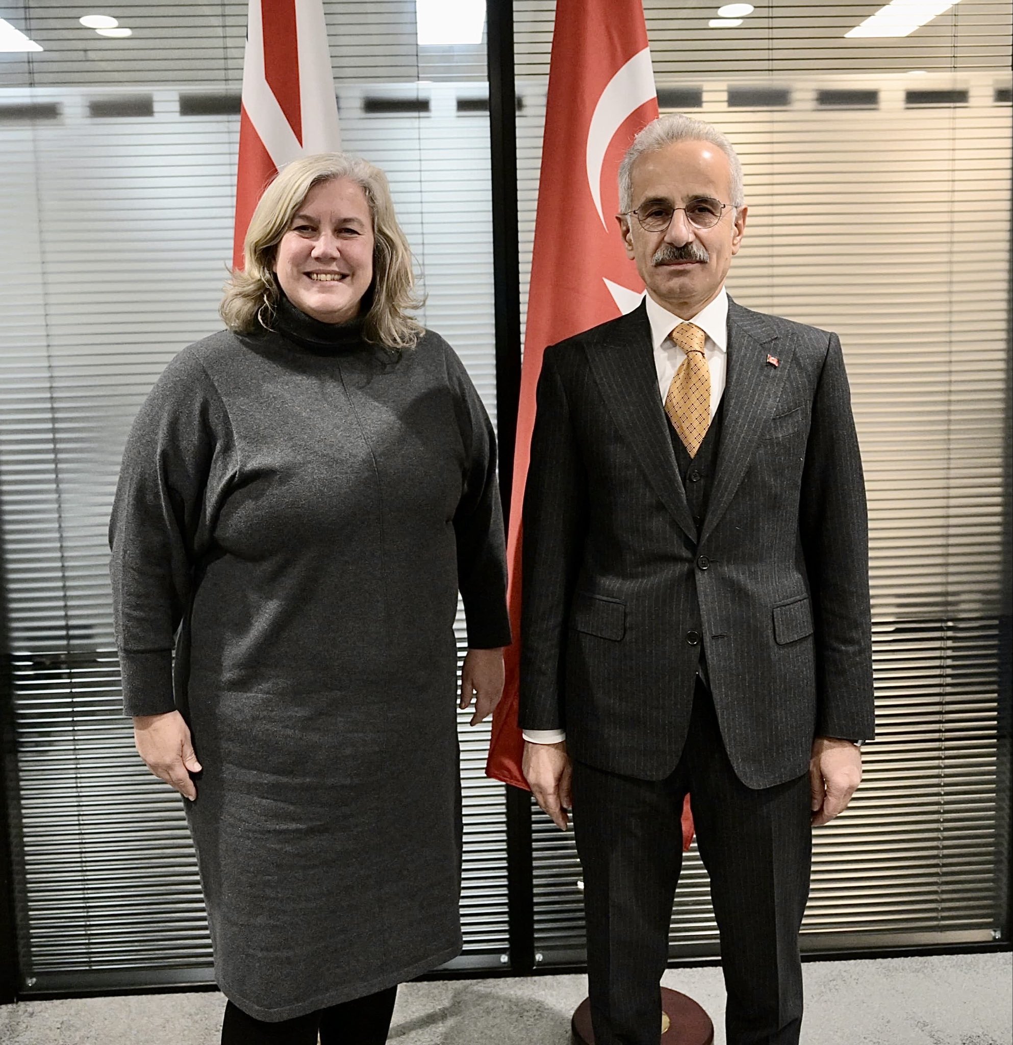 Bakan Uraloğlu Londra’da İngiltere Ulaştırma Bakanı Alexander ile Stratejik Görüşme Gerçekleştirdi
