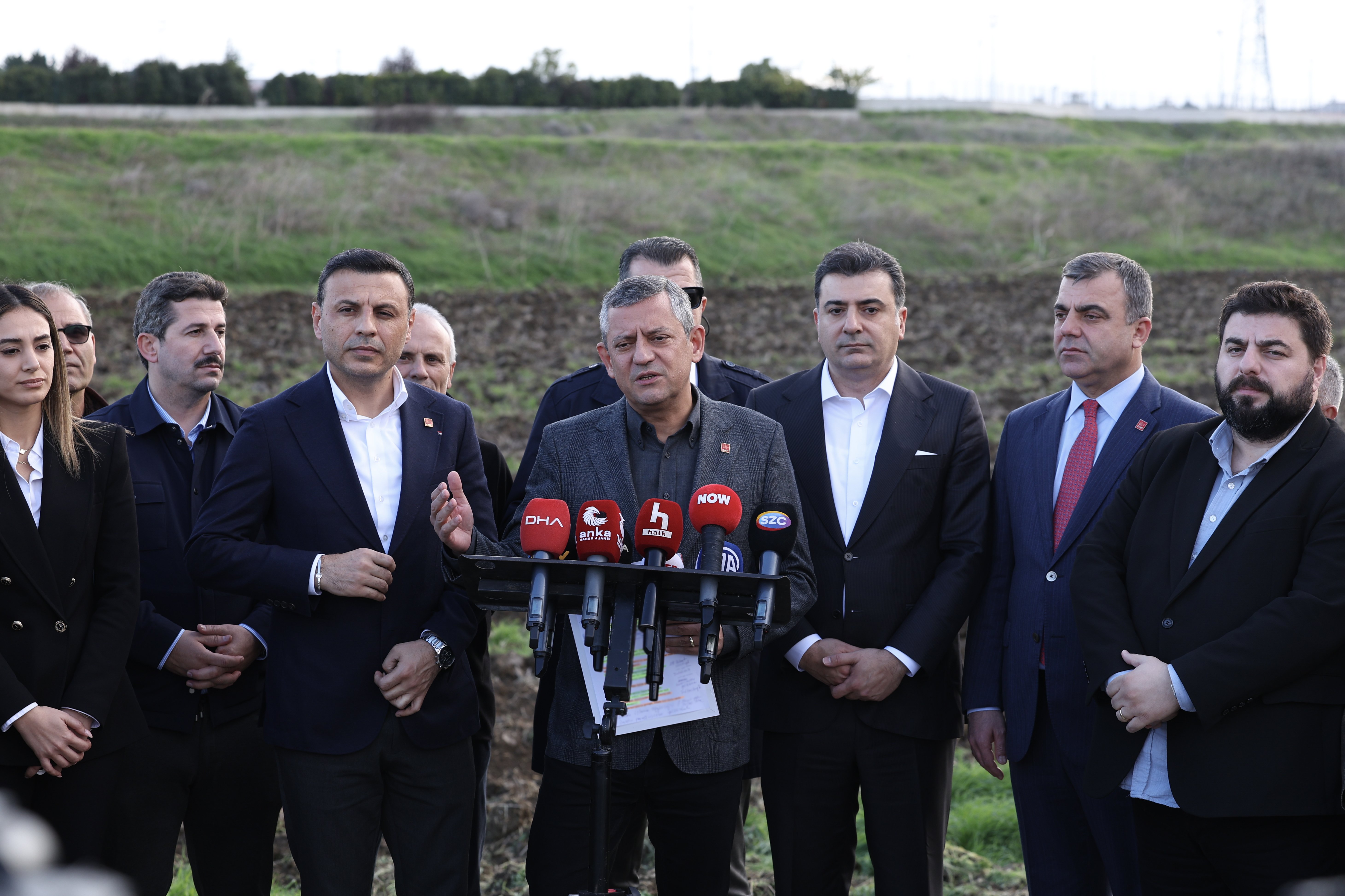 Özgür Özel’den Çarpıcı Açıklama: 3 Bin 900 Sayfalık İddianame Hatalarla Dolu