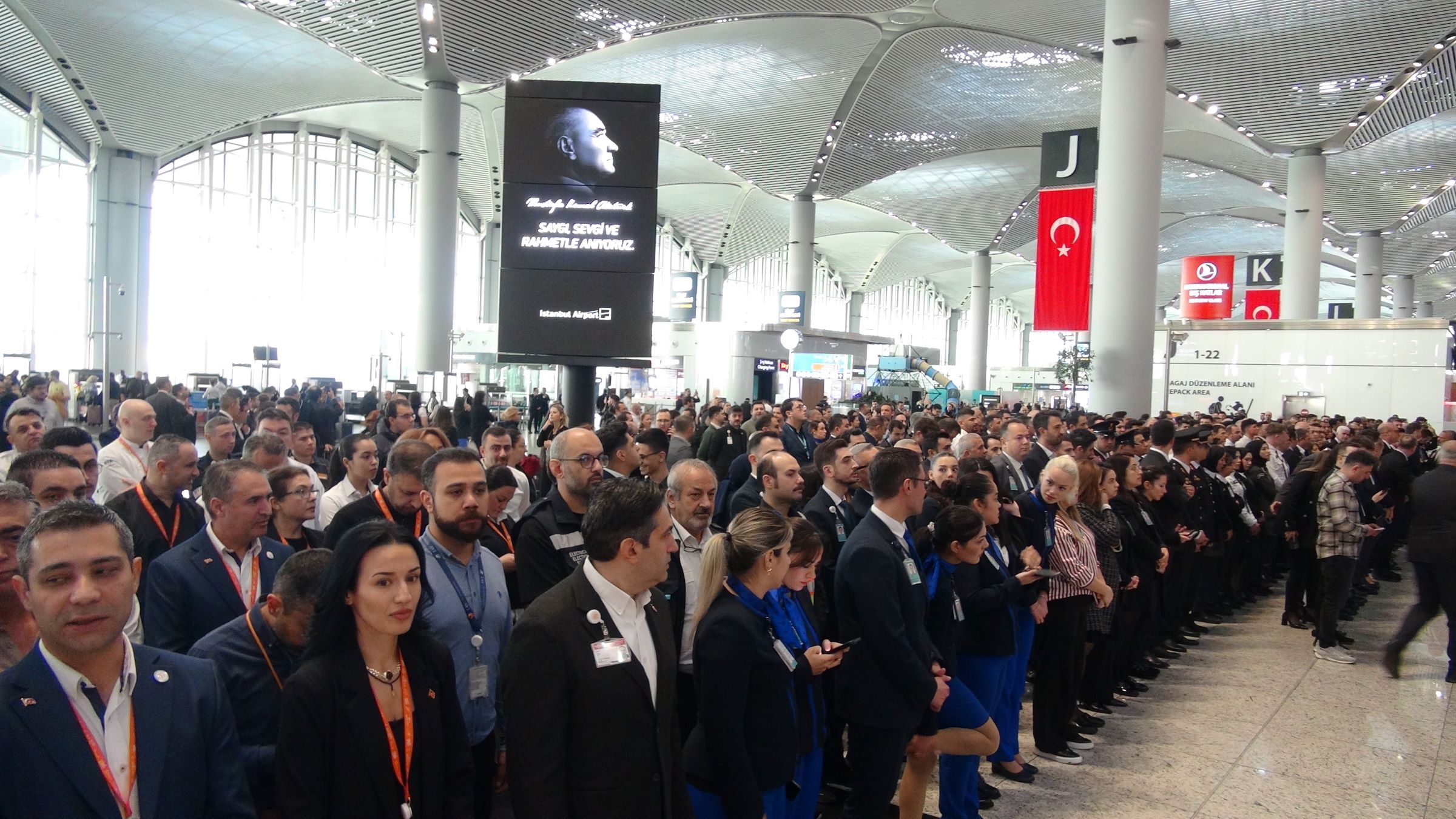 İstanbul Havalimanı’nda Atatürk İçin Dokunaklı 09:05 Töreni