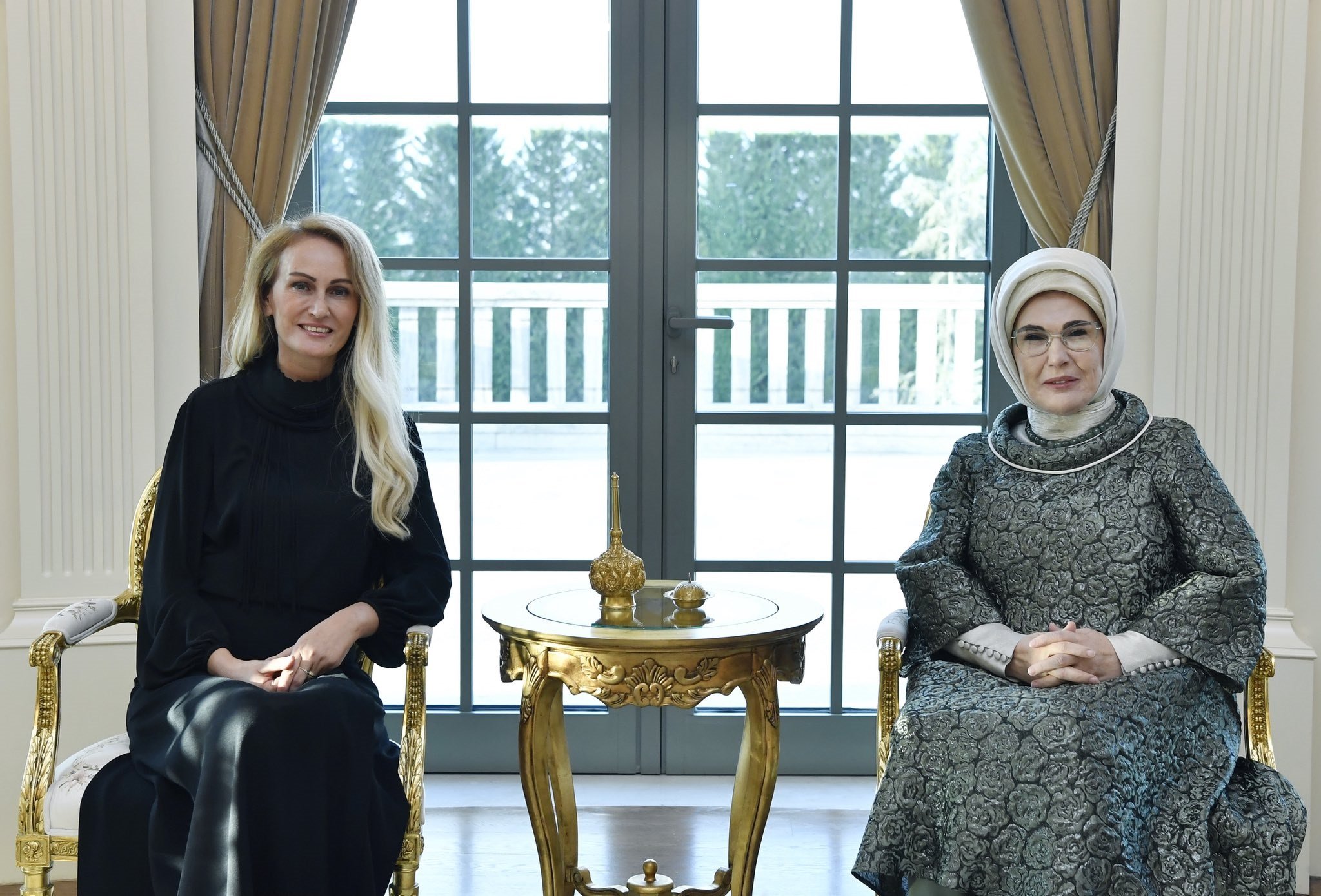 Emine Erdoğan, KKTC Cumhurbaşkanı’nın Eşi Nilden Bektaş Erhürman’ı Cumhurbaşkanlığı Külliyesi’nde Ağırladı