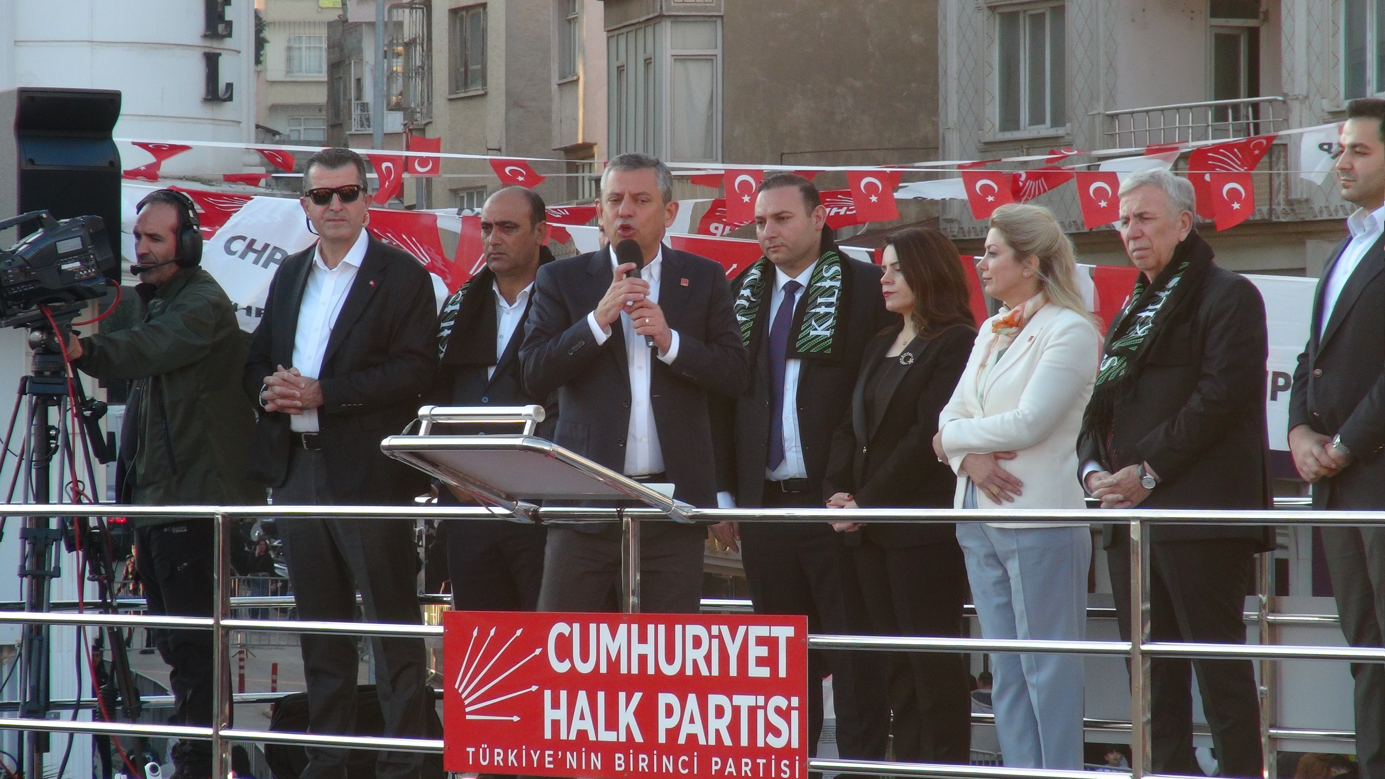 Özgür Özel’den Sert Çıkış: ‘Ne Yaparlarsa Yapsınlar İktidarı Değiştireceğiz’