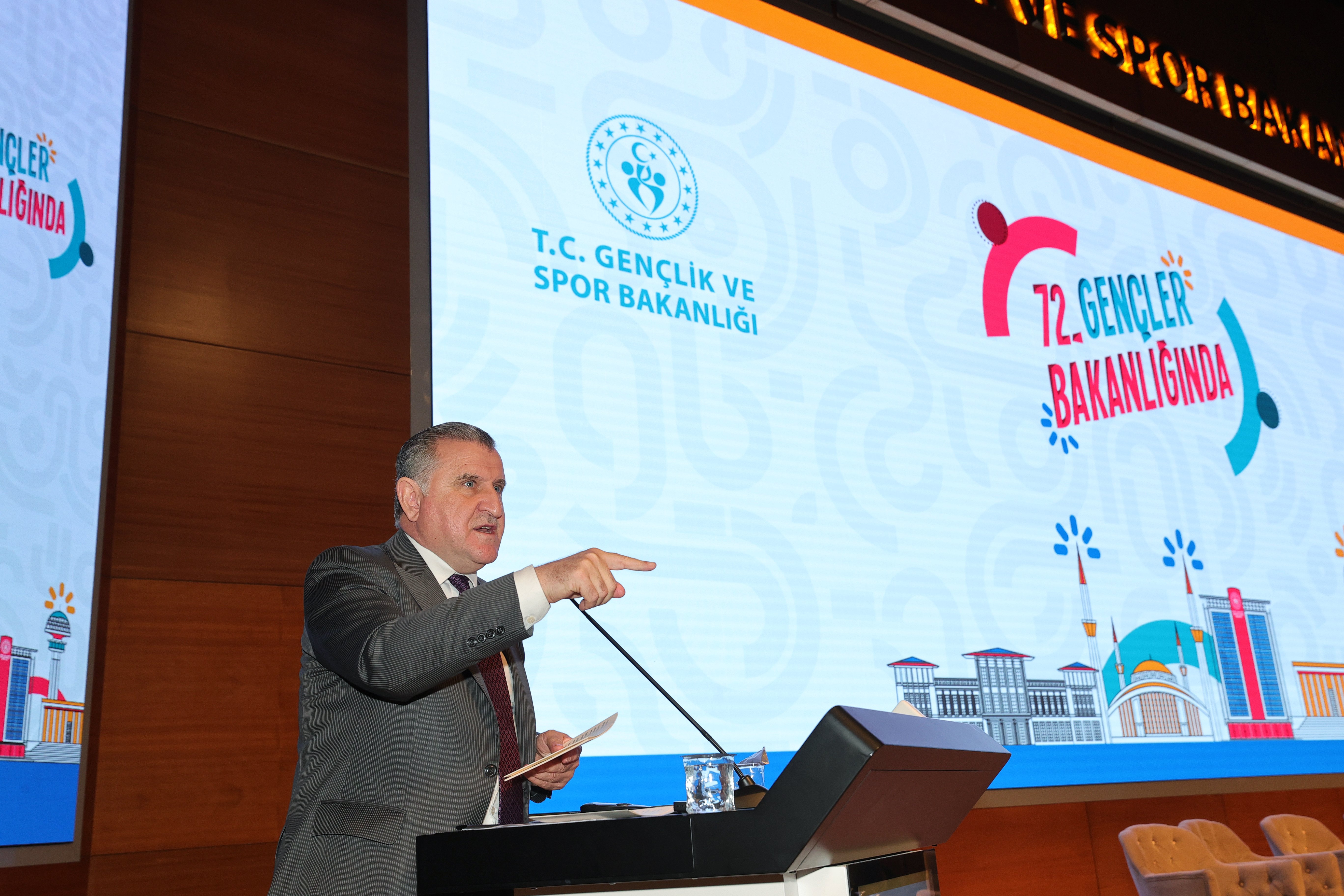 Gençlik ve Spor Bakanı Osman