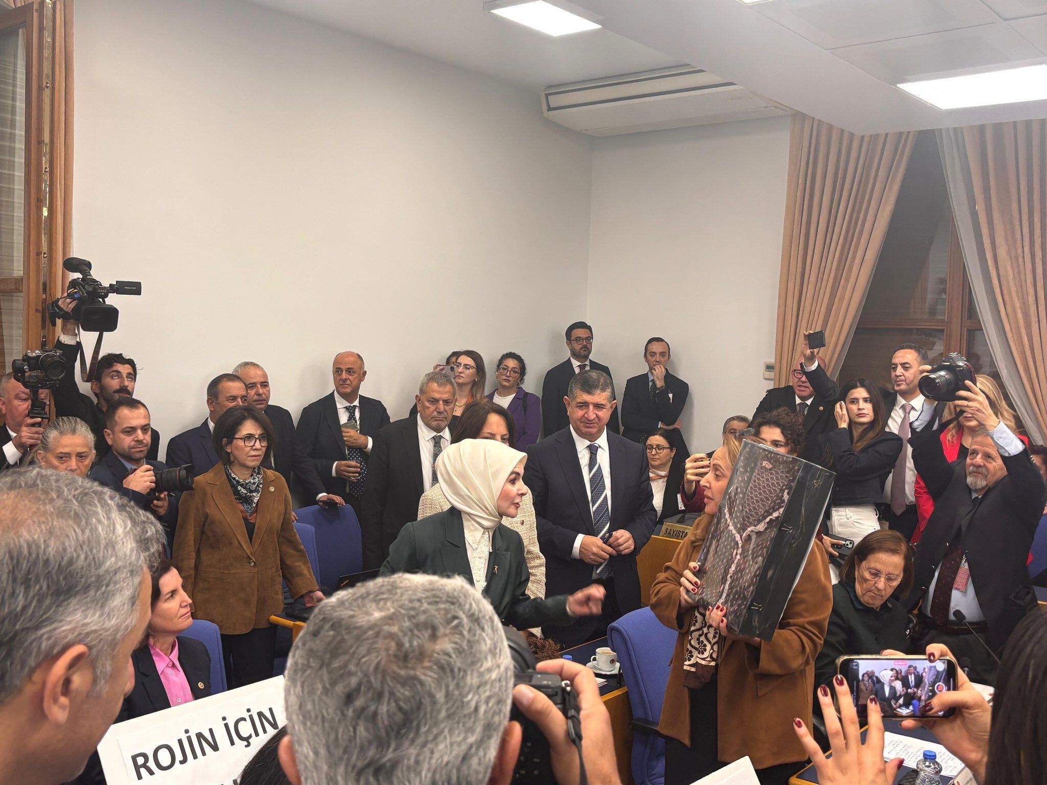 Bakan Göktaş’tan Önemli Açıklama: Sosyal Medyada Yaş Sınırı Düzenlemesi Geliyor!